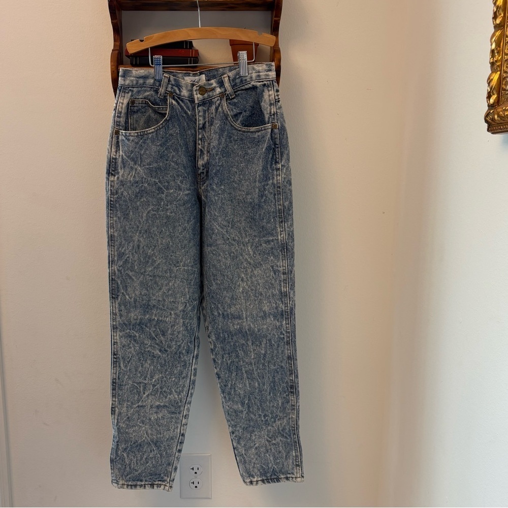 chic High-Rise Acid Wash Jeans in Blue
